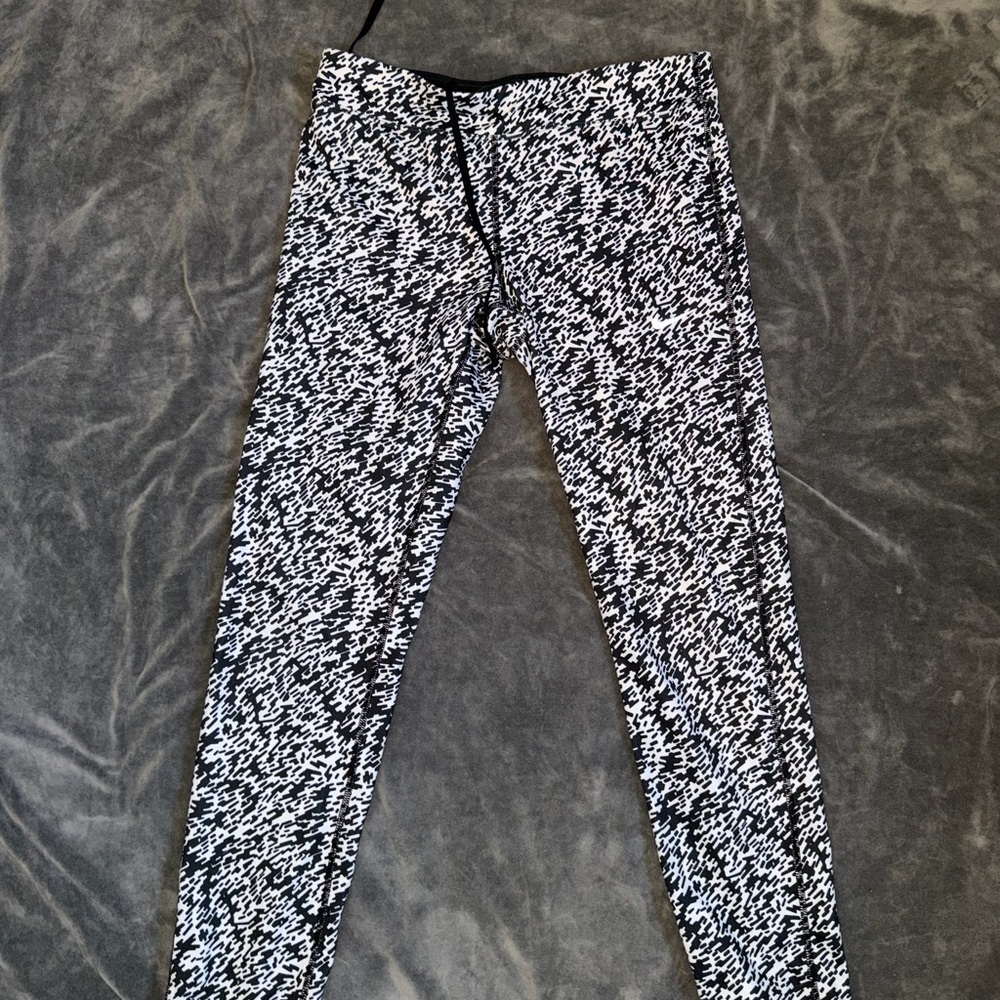 Black and White Womens Nike Leggings